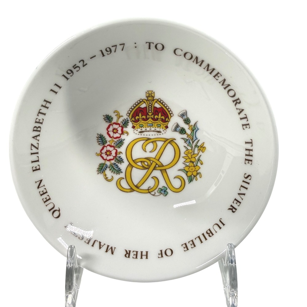 Queen Anne Silver Jubilee 1952-1977 Queen Elizabeth II Bone Bowl England 4.25"